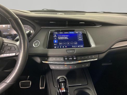 Used 2023 Cadillac XT4 Sport AWD/4WD image 9