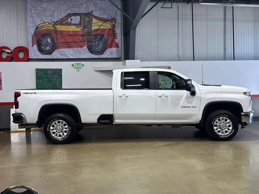 Used 2022 Chevrolet Silverado 3500 LT w/ Convenience Package AWD/4WD image 3