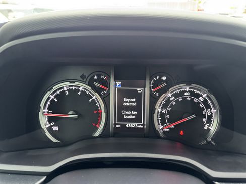 Used 2022 Toyota 4Runner TRD Off-Road Premium AWD/4WD image 14