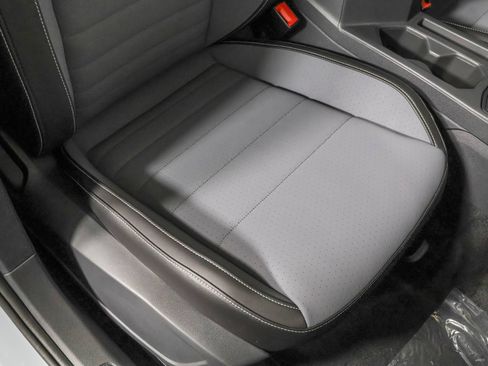 Used 2026 Volkswagen Jetta SE FWD image 44