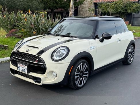 Used 2019 MINI Cooper S w/ Premium Package image 1