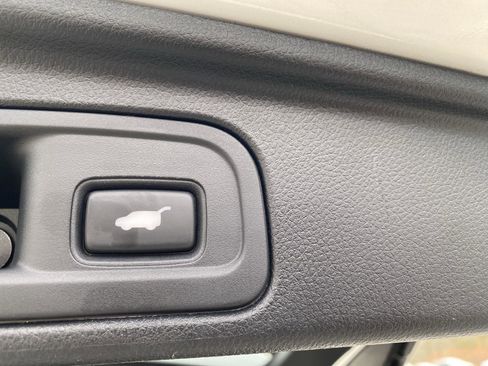 Used 2017 Honda Pilot Touring image 14