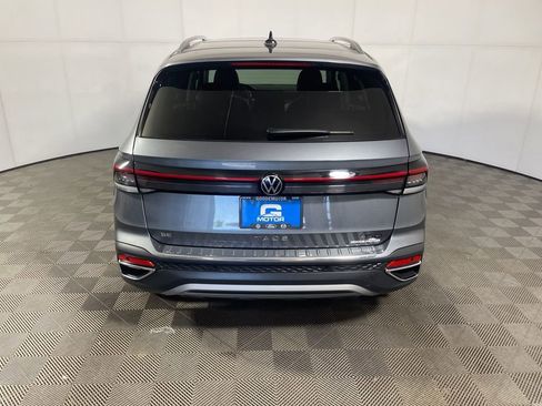 Used 2025 Volkswagen Taos SE AWD/4WD image 6