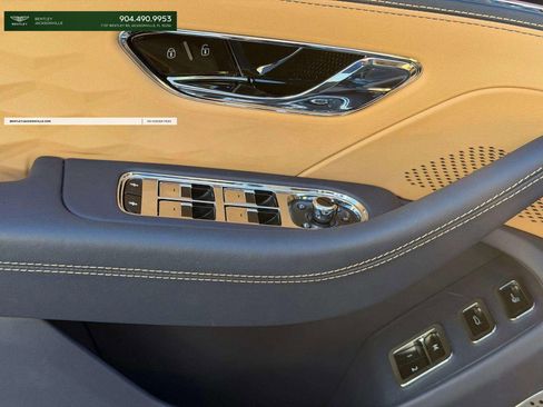Used 2025 Bentley Flying Spur Plug-In Hybrid AWD/4WD image 25