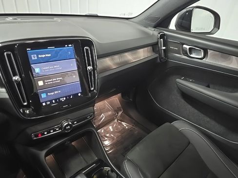 Used 2023 Volvo C40 P8 Recharge Ultimate w/ Protection Package Premier image 26