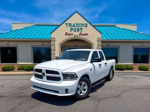 Used 2017 RAM 1500 Express RWD image 2
