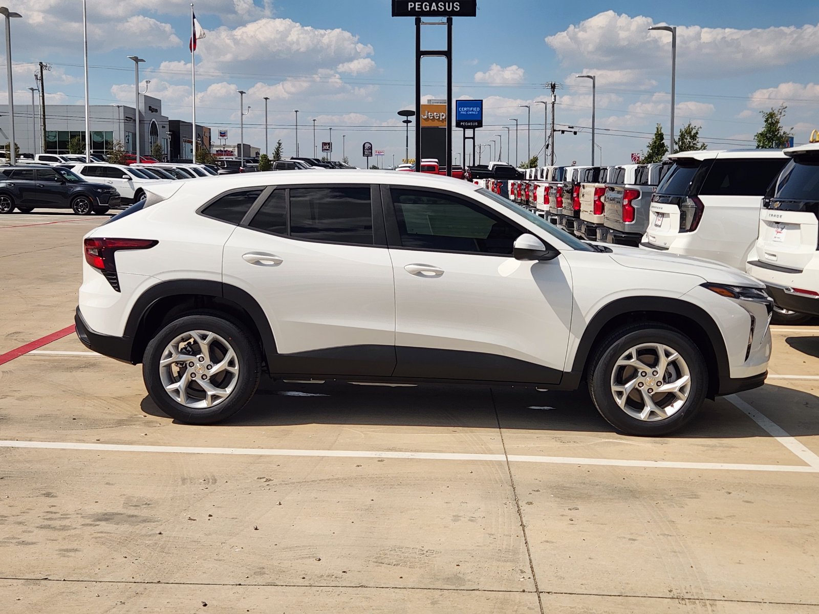 New 2026 Chevrolet Trax LS w/ LS Convenience Package FWD image 7