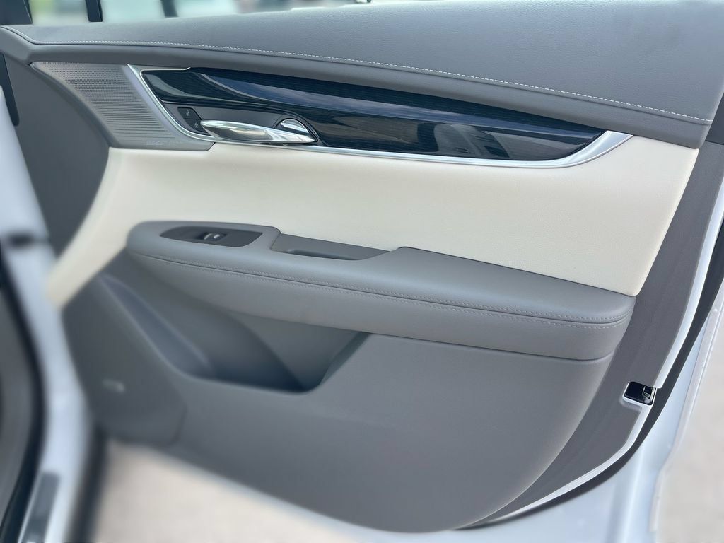 Certified 2024 Cadillac XT6 Premium Luxury w/ LPO, Floor Liner Package AWD/4WD image 24