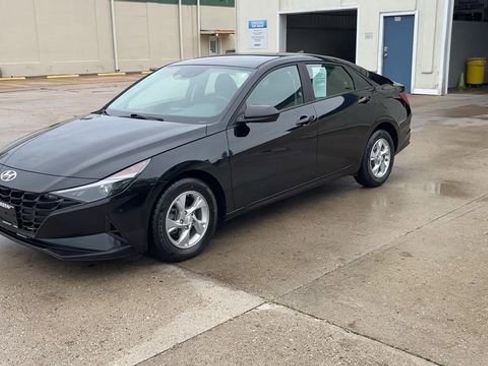 Used 2023 Hyundai Elantra SE FWD image 4