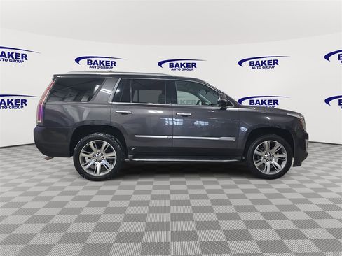 Used 2016 Cadillac Escalade Luxury image 4