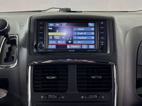 Used 2014 Dodge Grand Caravan SXT FWD image 14