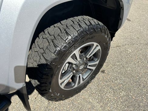 Used 2016 Toyota Tacoma TRD Sport w/ Exterior Package image 36