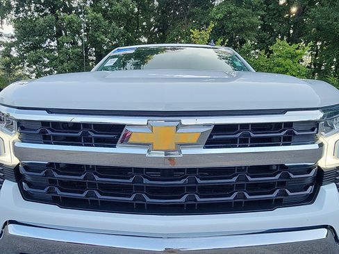 Used 2023 Chevrolet Silverado 1500 LT AWD/4WD image 11