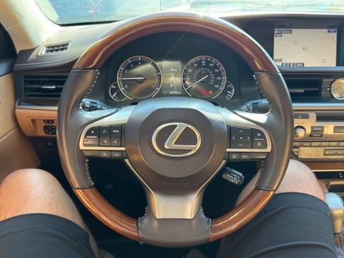 Used 2016 Lexus ES 350 w/ Luxury Package w/Wood Trim FWD image 12