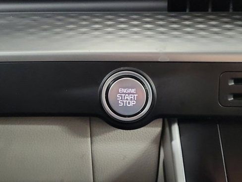 Used 2024 Kia Carnival LX FWD image 34