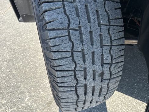 Used 2024 Tesla Cybertruck AWD Crew Cab image 34