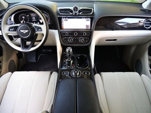 Used 2023 Bentley Bentayga AWD/4WD image 4