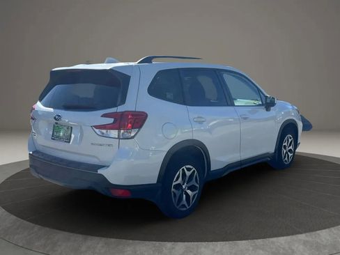 Used 2020 Subaru Forester Premium image 7