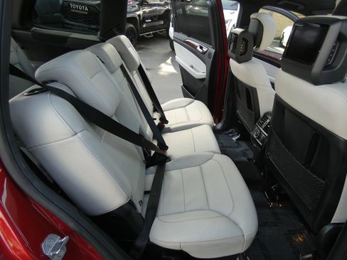 Used 2019 Mercedes-Benz GLS 550 4MATIC image 42