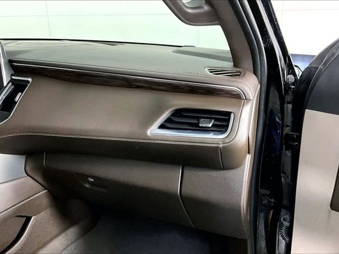 Used 2021 Chevrolet Tahoe Z71 w/ Luxury Package image 17