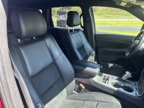 Used 2018 Jeep Grand Cherokee Laredo image 30