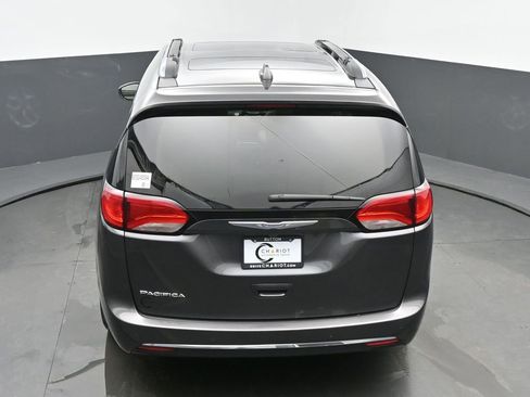 Used 2018 Chrysler Pacifica Touring-L Plus w/ Tire & Wheel Group image 42