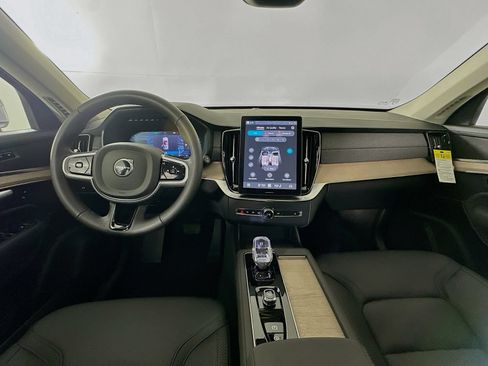Used 2026 Volvo XC90 B6 Plus w/ Protection Package Premier AWD/4WD image 14