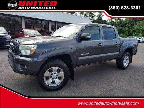 Used 2014 Toyota Tacoma PreRunner w/ TRD Sport Package RWD image 1