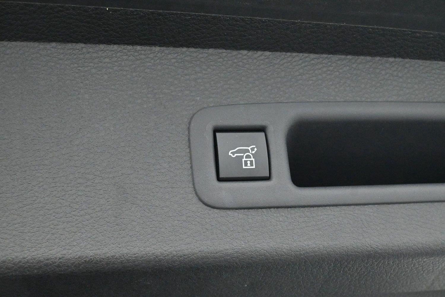 Used 2025 Toyota Sienna XLE FWD image 10