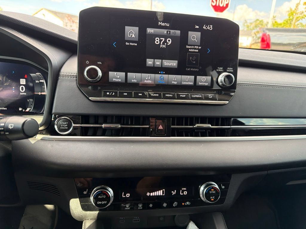 Used 2024 Mitsubishi Outlander SE Black Edition FWD image 3