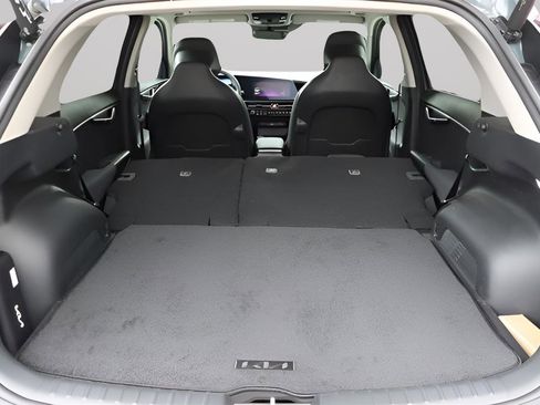 Certified 2024 Kia Niro Wave FWD image 10