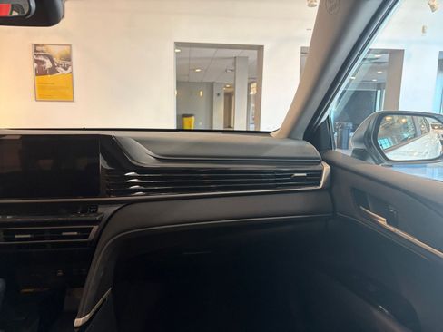 Used 2025 Toyota Camry LE image 34