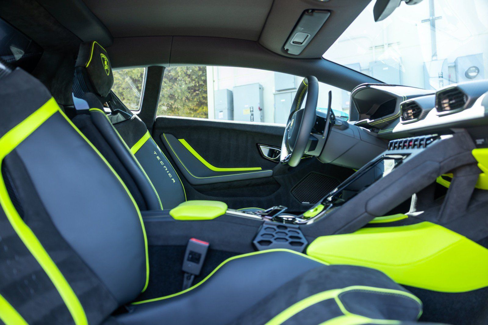 Used 2024 Lamborghini Huracan Tecnica RWD image 13