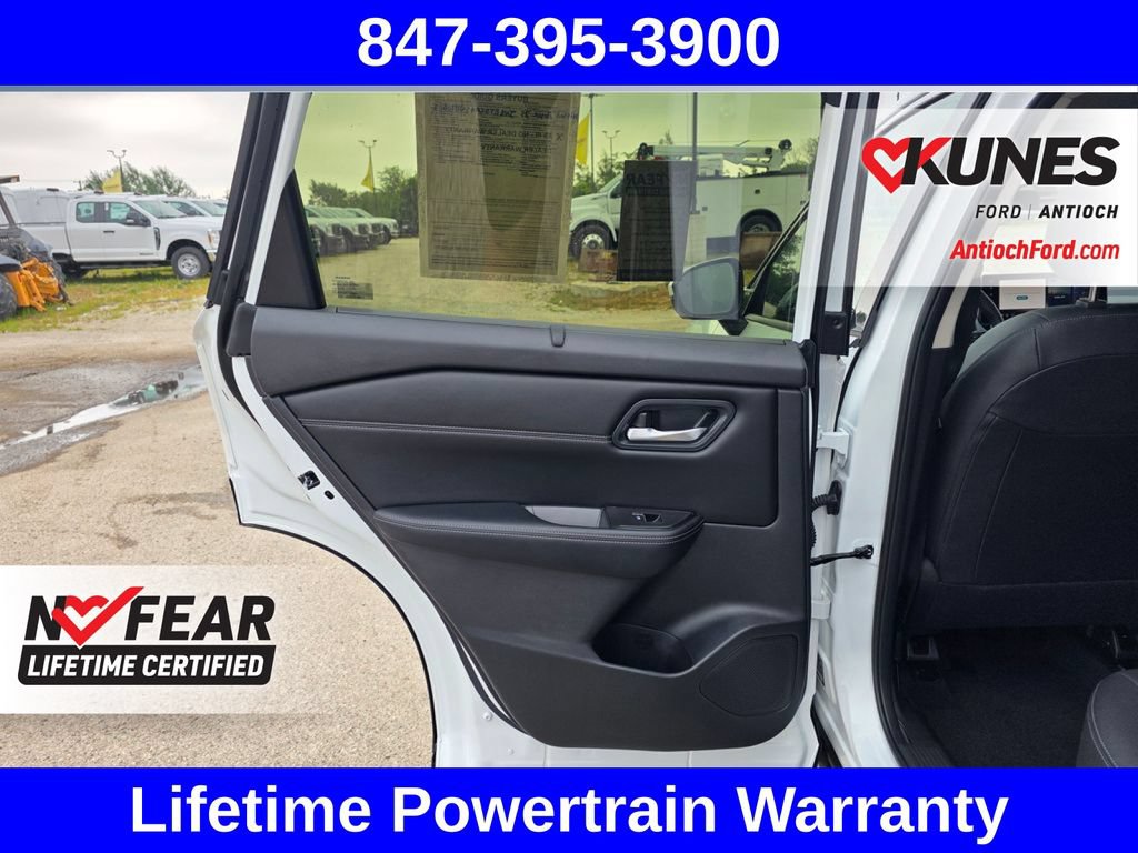 Used 2025 Nissan Rogue SL w/ SL Premium Package FWD image 23
