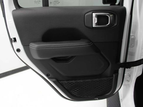 Used 2022 Jeep Wrangler Unlimited Sahara w/ Cold Weather Group AWD/4WD image 34