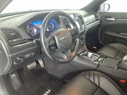 Used 2023 Chrysler 300 C image 8