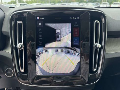 Used 2025 Volvo XC40 B5 Plus AWD/4WD image 23
