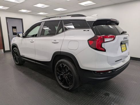 Used 2022 GMC Terrain SLE w/ Driver Convenience Package image 6