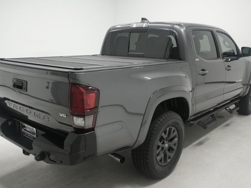 Used 2021 Toyota Tacoma SR5 RWD image 4