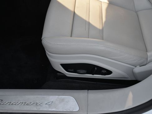Certified 2022 Porsche Panamera 4 image 25