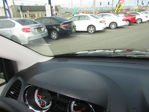 Used 2015 Dodge Grand Caravan SXT image 56