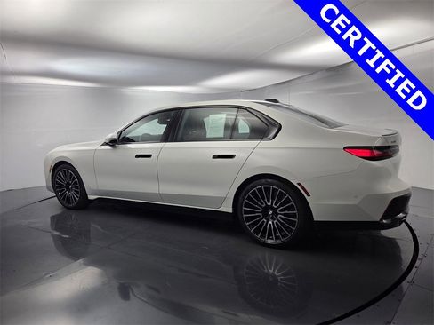 Certified 2025 BMW 760i xDrive image 11