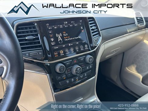 Used 2021 Jeep Grand Cherokee Limited AWD/4WD image 23
