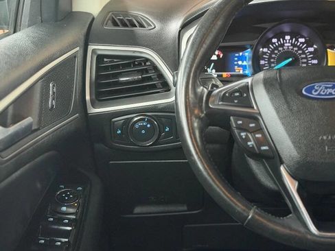 Used 2018 Ford Edge SEL w/ Equipment Group 201A FWD image 16
