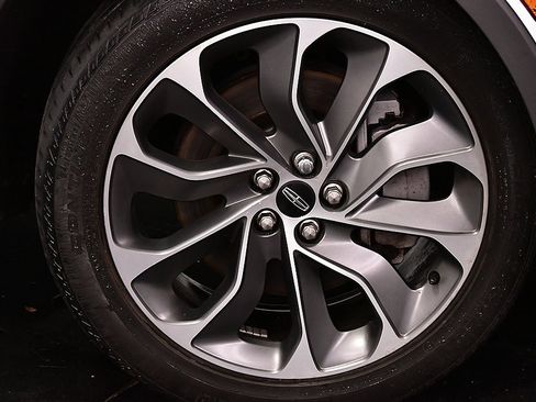 Used 2022 Lincoln Nautilus Reserve image 9