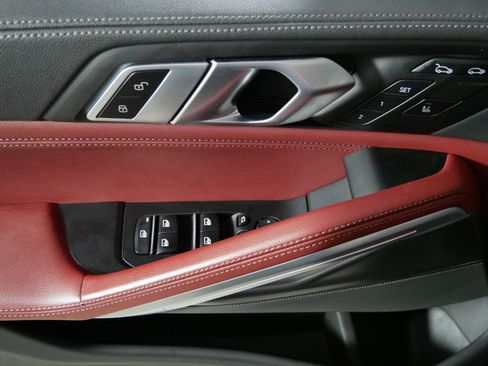 Used 2022 BMW X6 xDrive40i w/ M Sport Package image 19