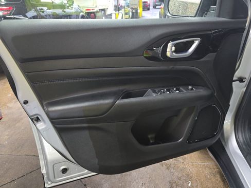 Used 2025 Jeep Compass Latitude w/ Convenience Group image 9