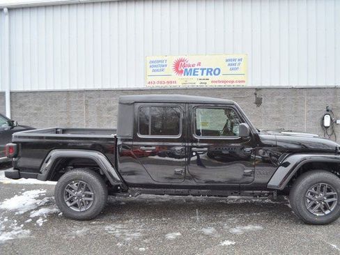 New 2026 Jeep Gladiator Sport image 9