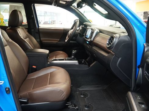 Used 2021 Toyota Tacoma Limited AWD/4WD image 36
