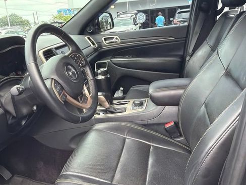 Used 2017 Jeep Grand Cherokee Limited w/ Luxury Group II AWD/4WD image 4